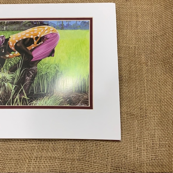 Portrait of black woman in the field - Picture 5 of 6